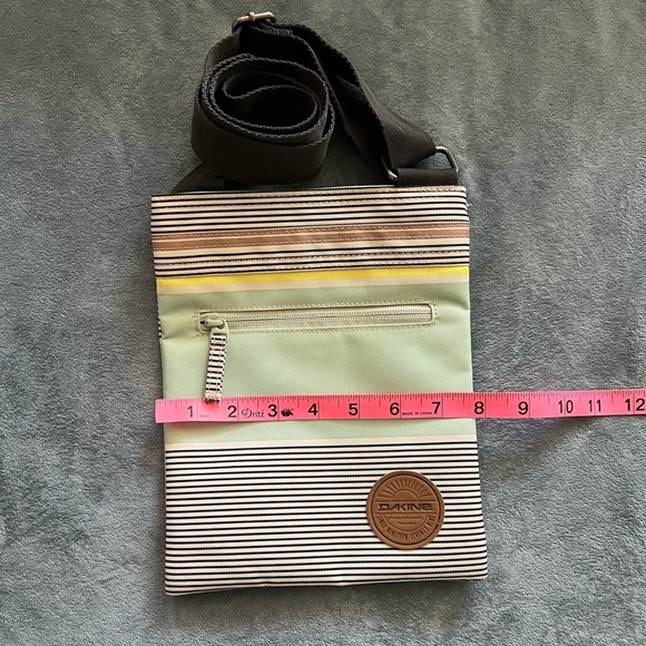 Dakine Crossbody Purse - Picture 6 of 7